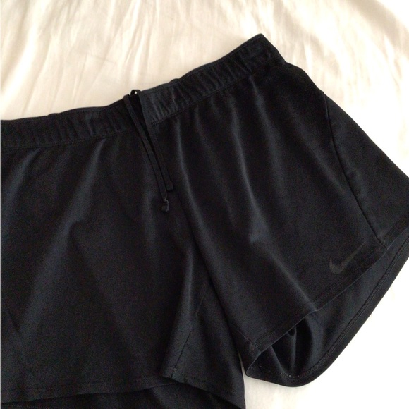 Nike shorts - Picture 2 of 2